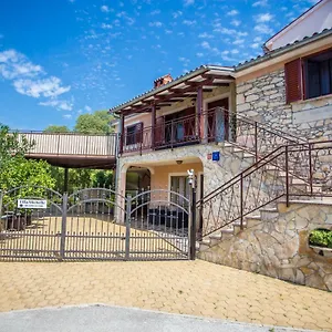 https://villa-michelle.in-istria.net